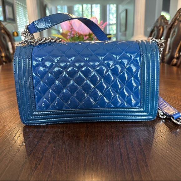 💗SOLD 💗 Patent Calfskin Quilted Medium Plexiglass Boy Flap Blue - Picture 4 of 13